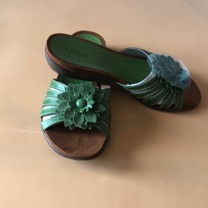 NIB Green Array Slipper Sz 8M